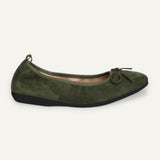 BASIC Damen-Ballerinas aus Veloursleder in Olivgrün – C22