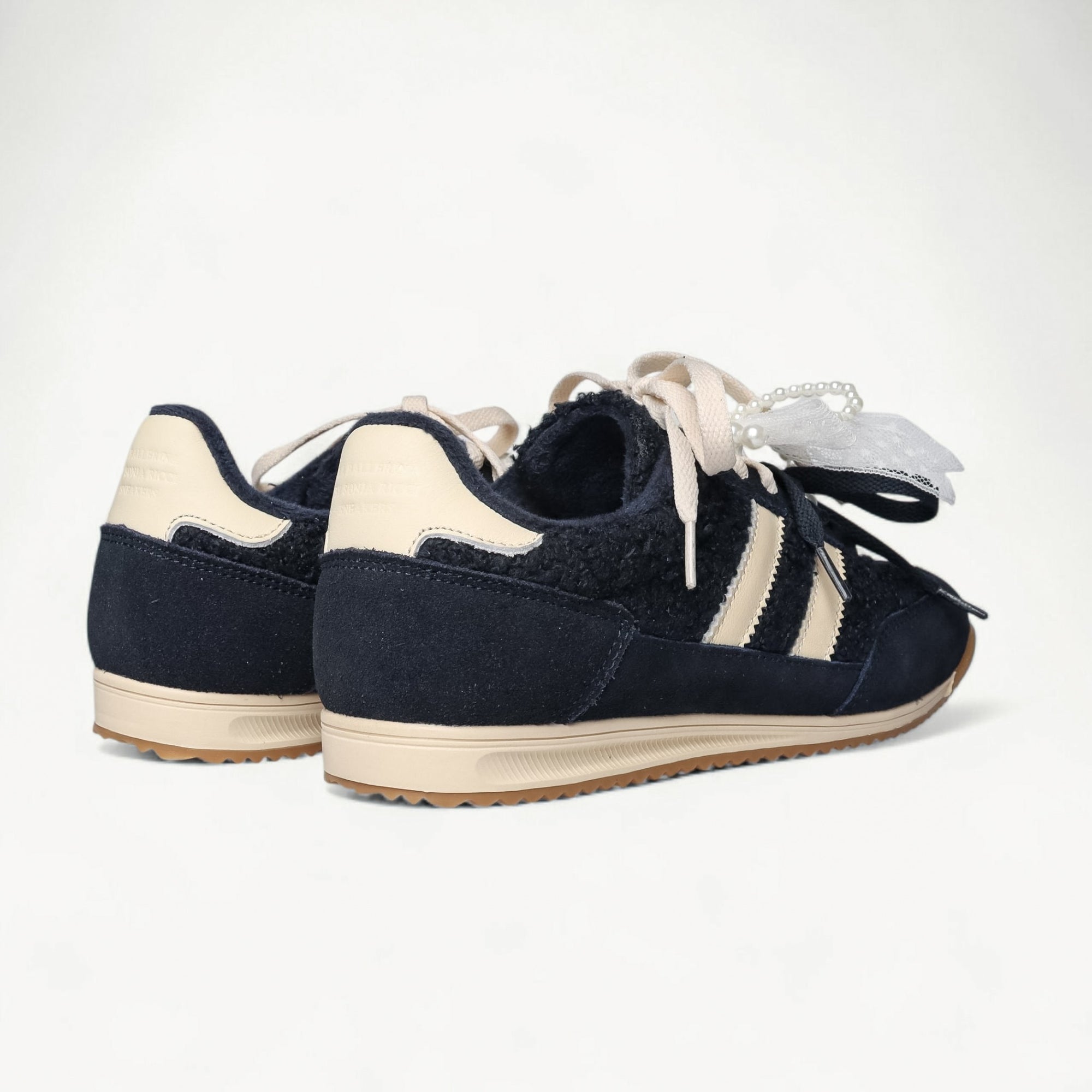 LA BALLERINA Sneaker Navy / Creme aus Veloursleder – Rückansicht