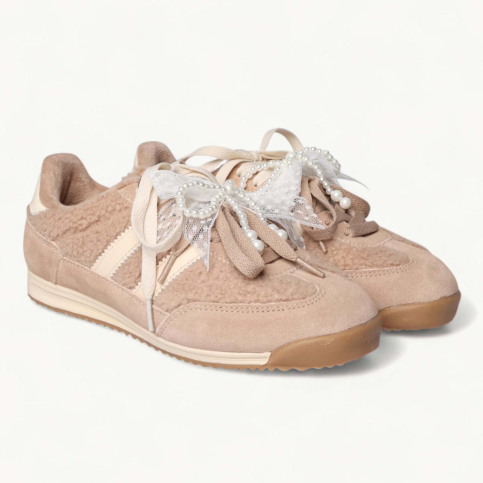 LA BALLERINA Sneaker Taupe / Creme aus Veloursleder – Dreiviertelansicht