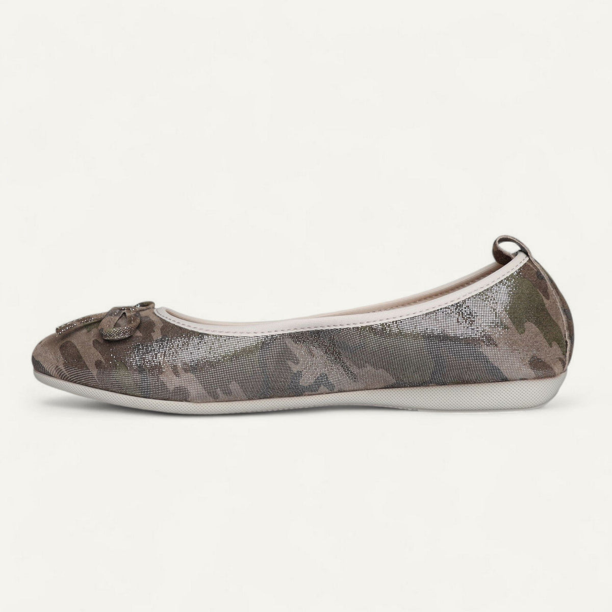 Ballerinas Grau / Taupe, Veloursleder, EU 40 – Seitenansicht mit Schuhspitze links