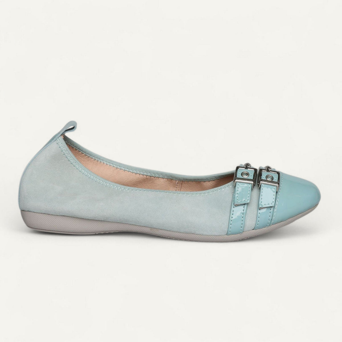 Ballerinas Hellblau, Veloursleder / Lackleder, EU 35 – Seitenansicht mit Schuhspitze rechts