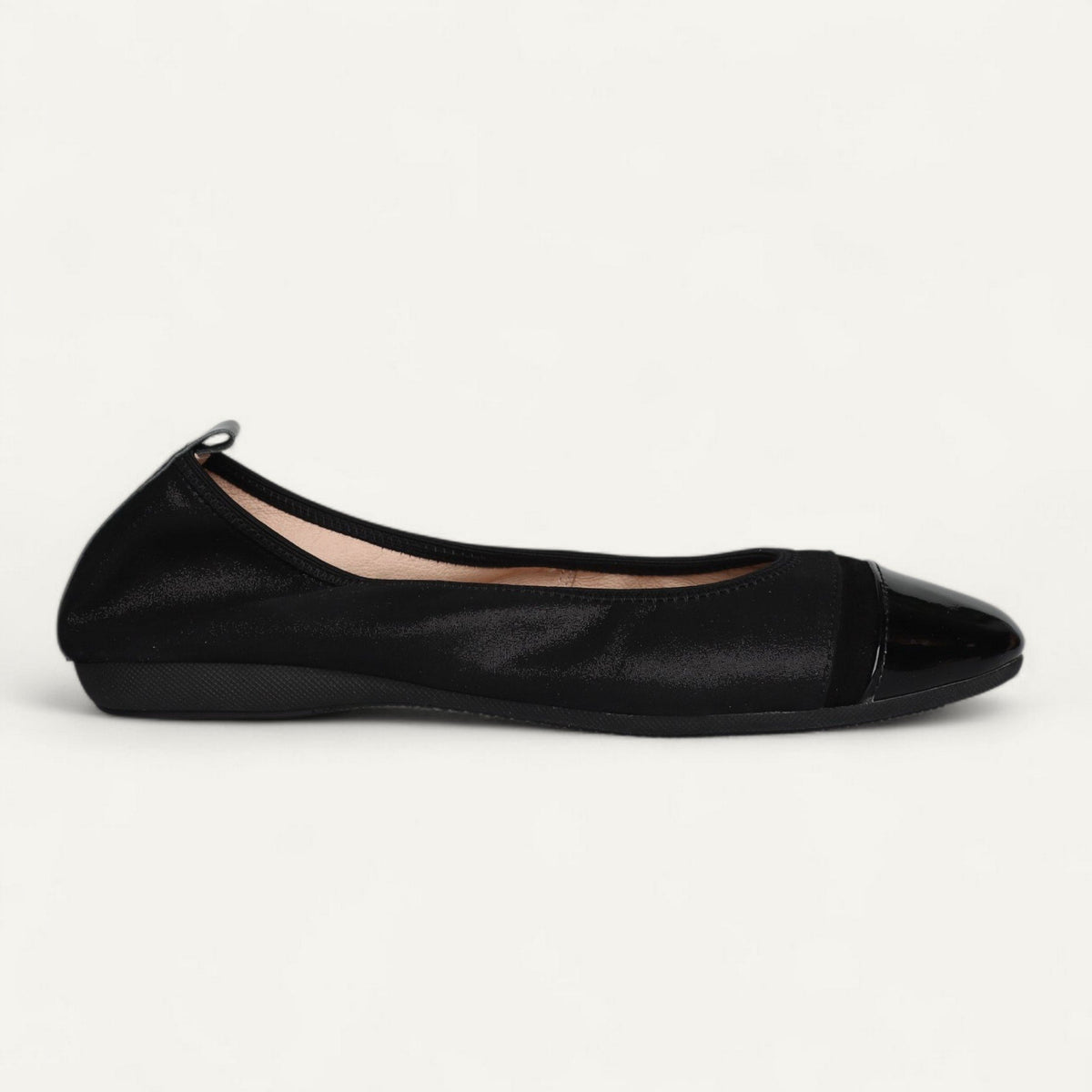 Ballerinas Schwarz, Veloursleder / Lackleder, EU 37 – Seitenansicht mit Schuhspitze rechts