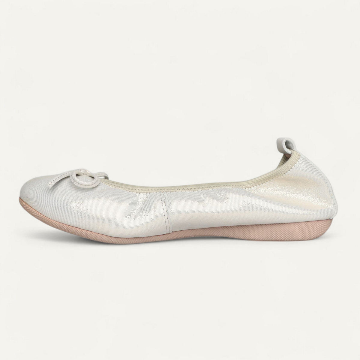 Ballerinas Weiß, Nappaleder / Lackleder, EU 37 – Seitenansicht mit Schuhspitze links
