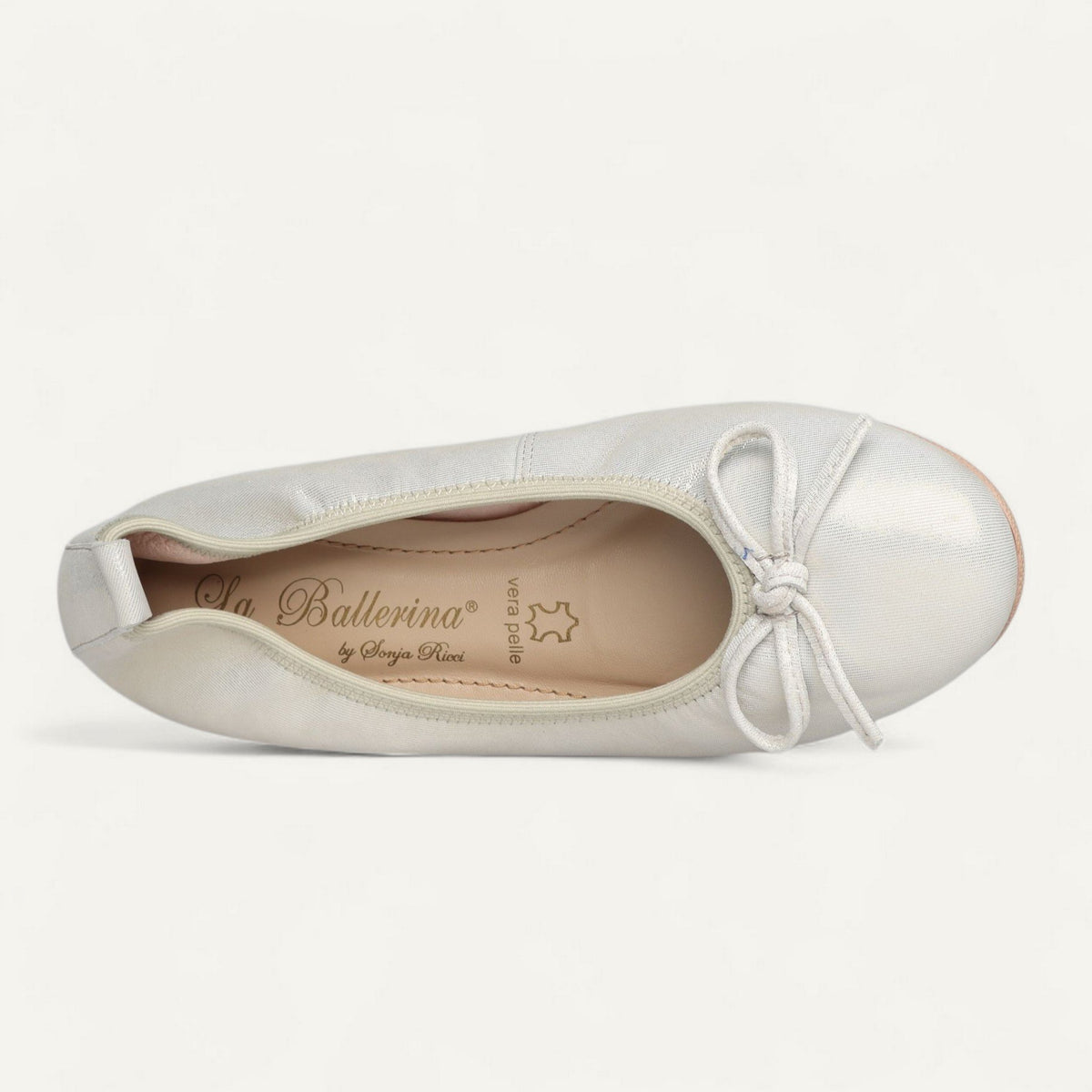 Ballerinas Weiß, Nappaleder / Lackleder, EU 37 – Draufsicht auf Zierdetail und Lederinnensohle