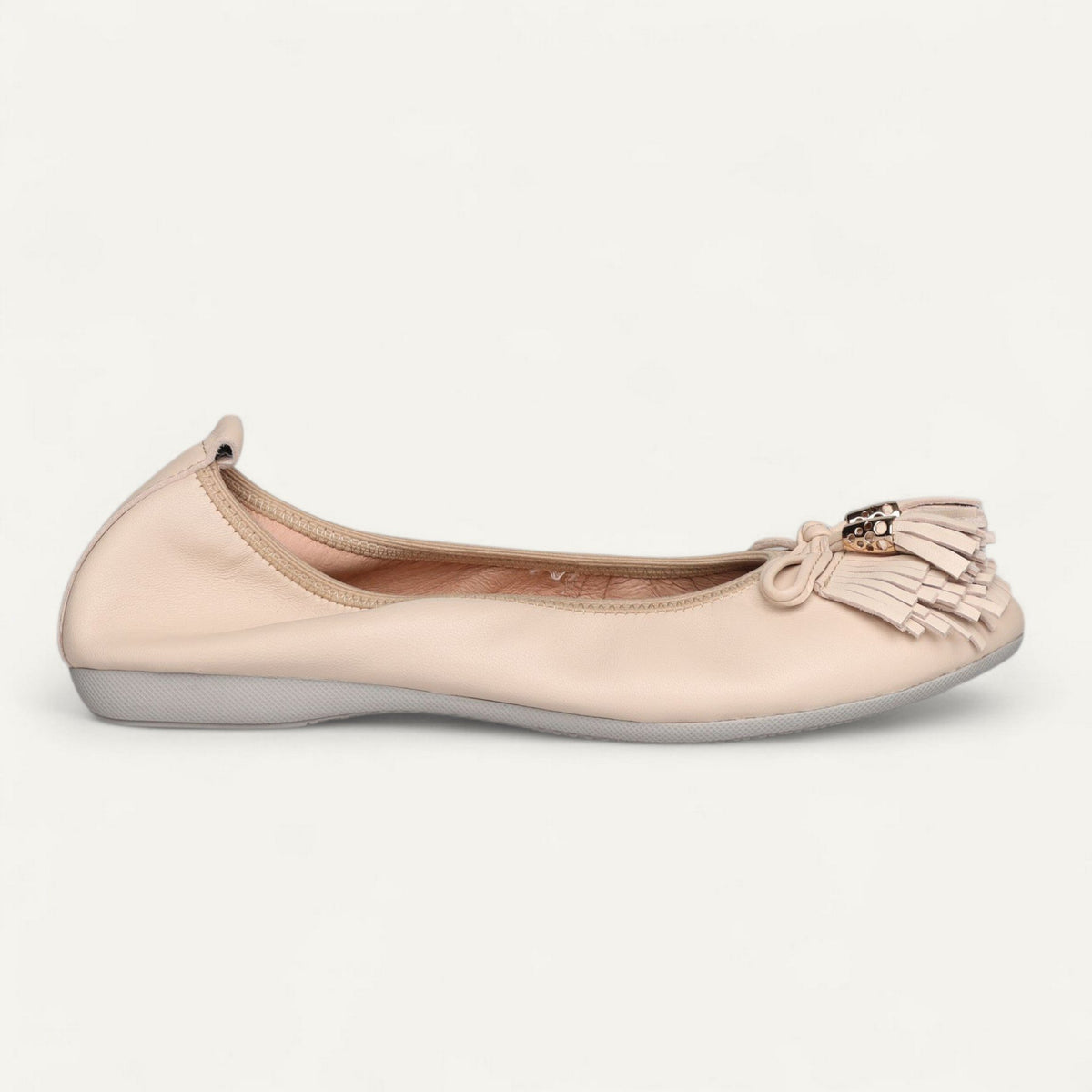 Ballerinas Beige, Nappaleder, EU 36 – Seitenansicht mit Schuhspitze rechts