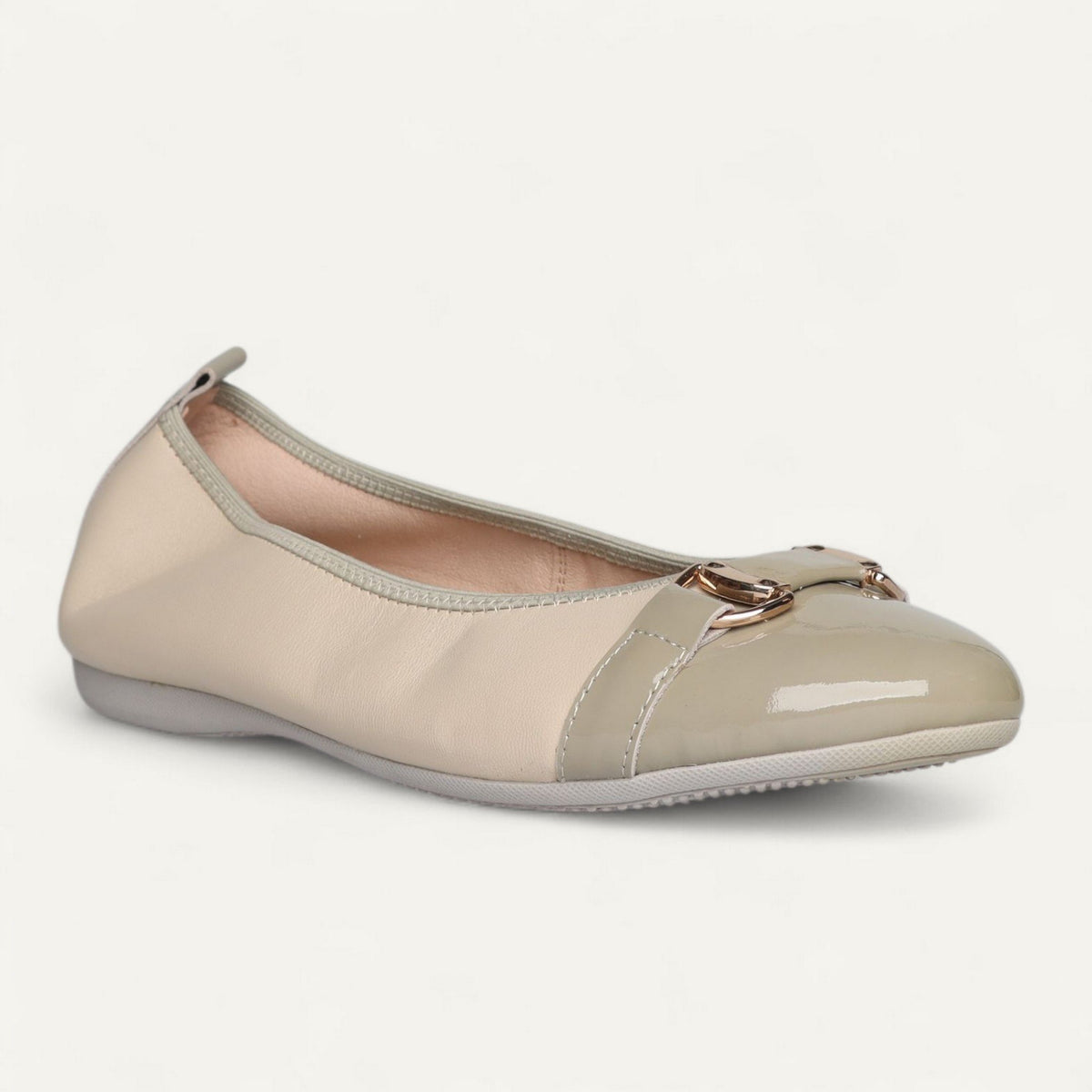 Ballerinas Beige / Taupe, Nappaleder / Lackleder, EU 37 und 39,5 – Schrägansicht von vorne