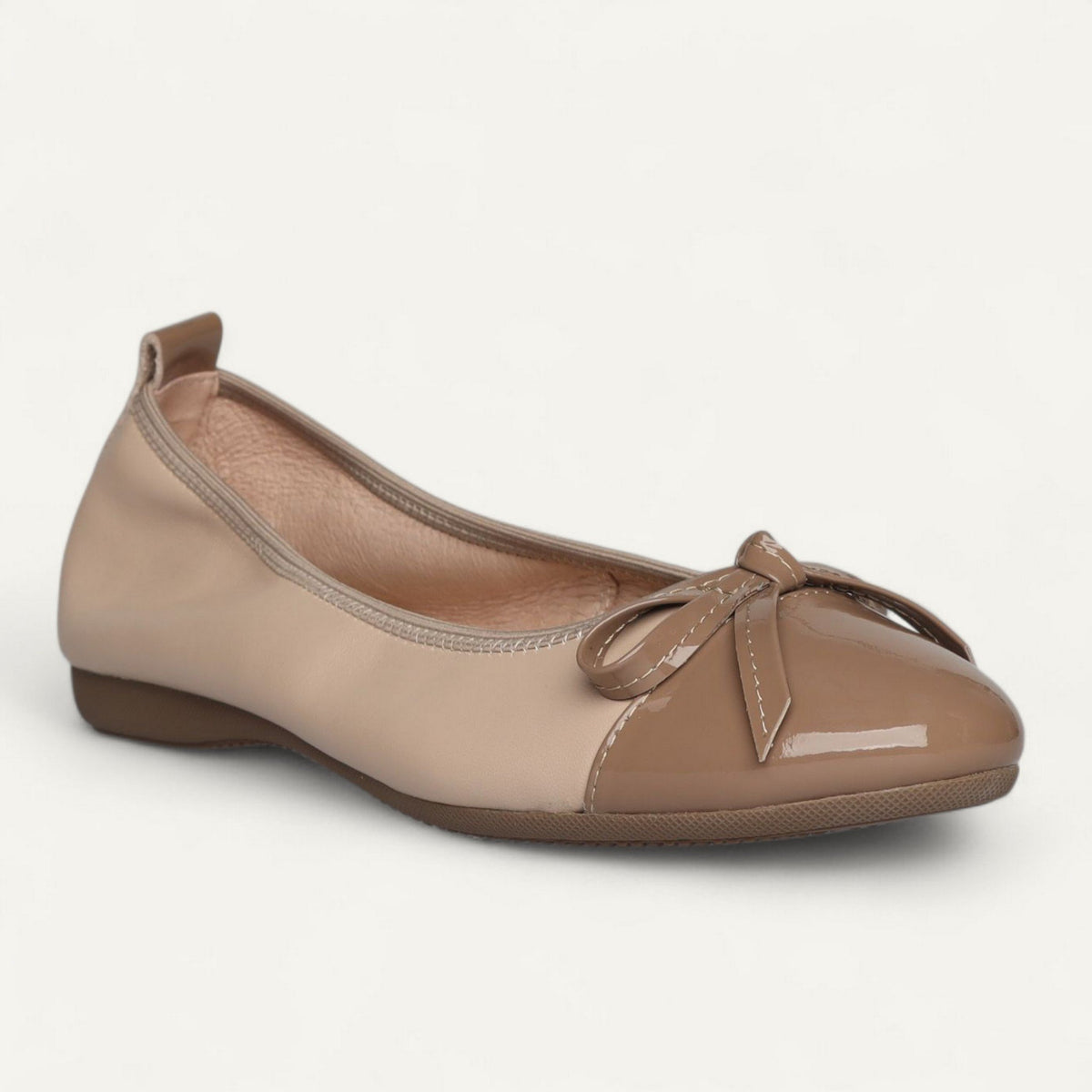 Ballerinas Beige / Taupe, Nappaleder / Lackleder, EU 36,5 – Schrägansicht von vorne