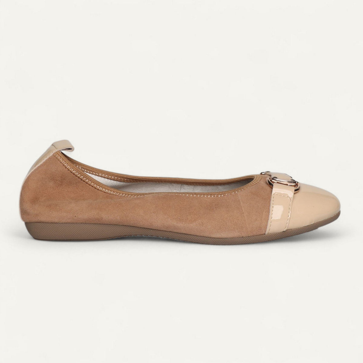 Ballerinas Beige / Taupe, Veloursleder / Lackleder, EU 36,5 – Seitenansicht mit Schuhspitze rechts
