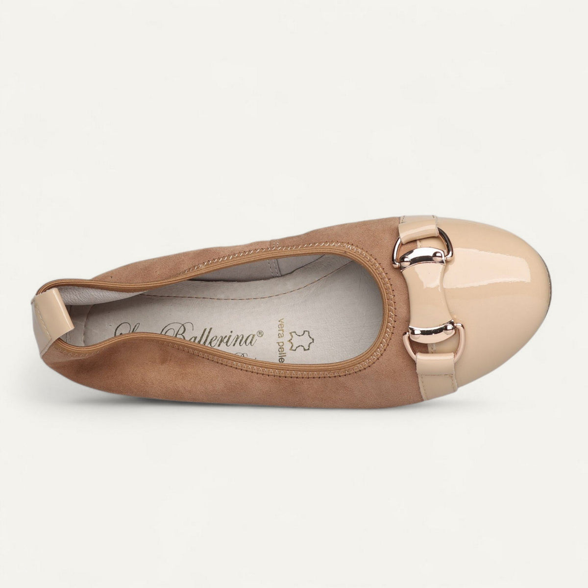 Ballerinas Beige / Taupe, Veloursleder / Lackleder, EU 36,5 – Draufsicht auf Zierdetail und Lederinnensohle