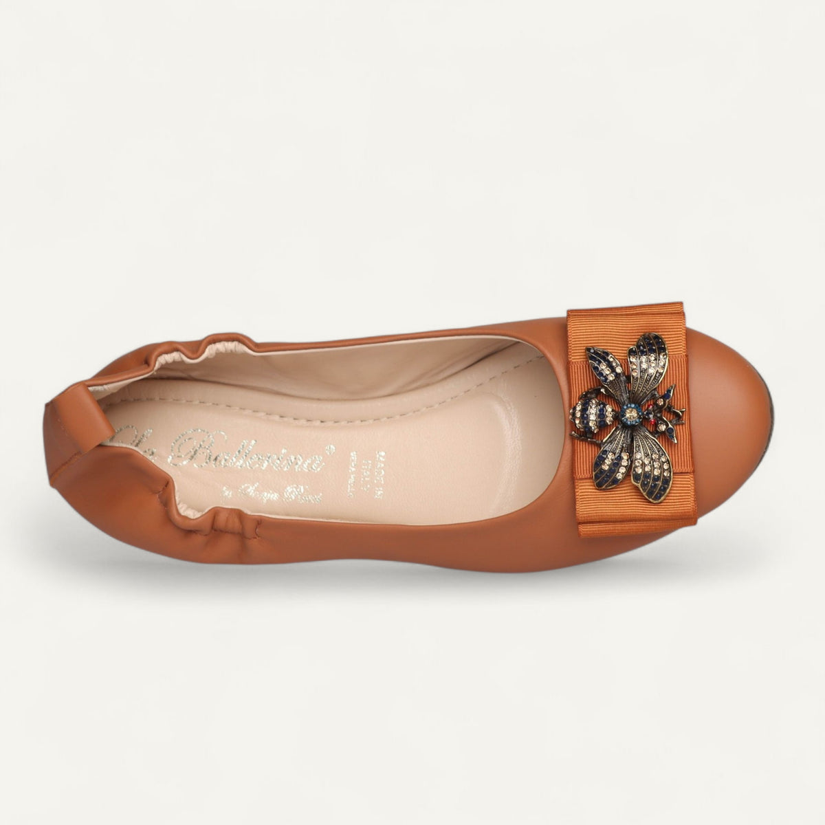 Met vaste gesp ballerina’s van nappaleer in cognac – Bovenaanzicht van gesp en binnenzool.