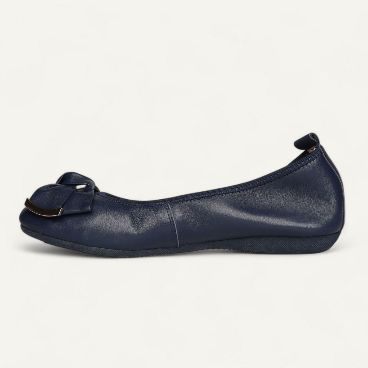 ballerines bleu marine, cuir nappa, EU 36,5 – vue de profil, bout vers la gauche