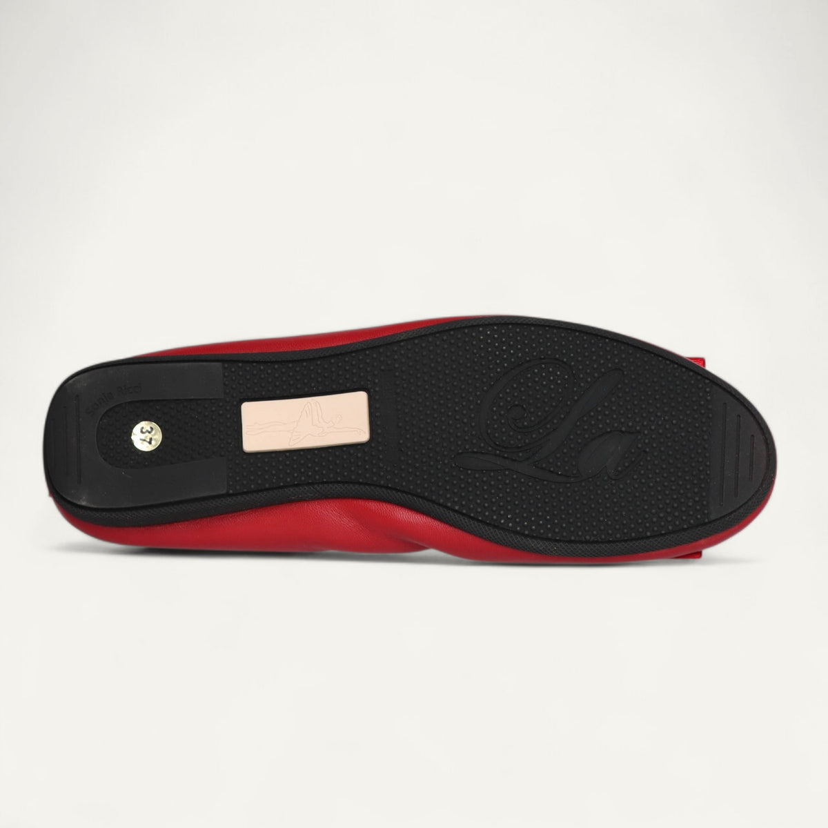 Lammfellgefütterte Ballerinas aus Nappaleder in Rot mit fester Schnalle – Unterseite mit Laufsohle.