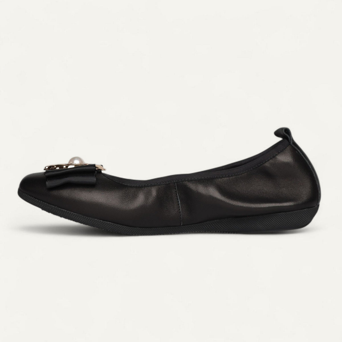 Ballerinas Schwarz, Nappaleder, EU 37 – Seitenansicht mit Schuhspitze links