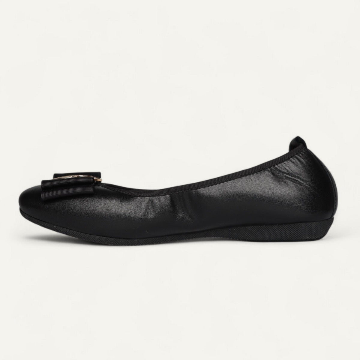 Ballerinas Schwarz, Nappaleder, EU 37 – Seitenansicht mit Schuhspitze links