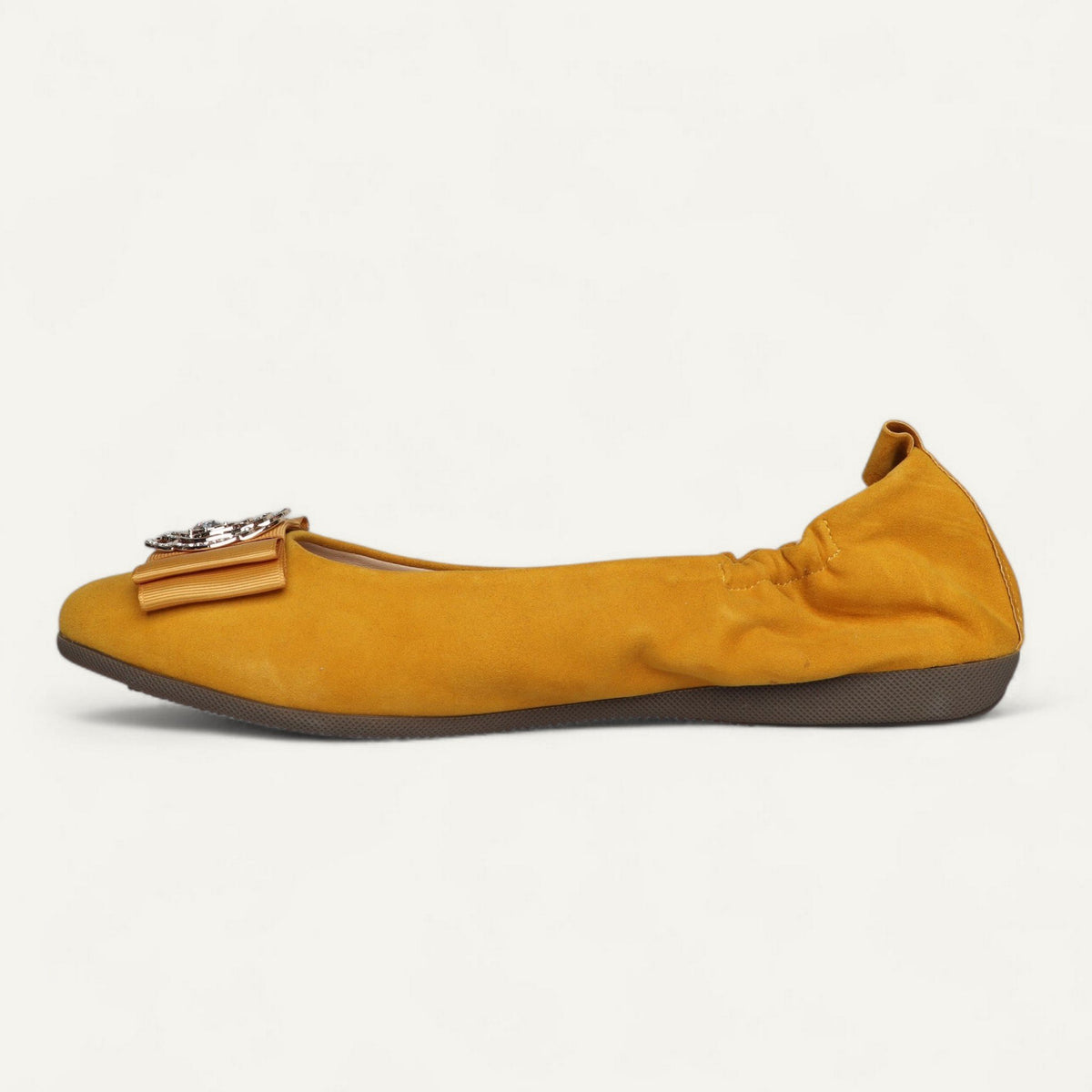 Ballerinas Senfgelb, Veloursleder, EU 40 – Seitenansicht mit Schuhspitze links