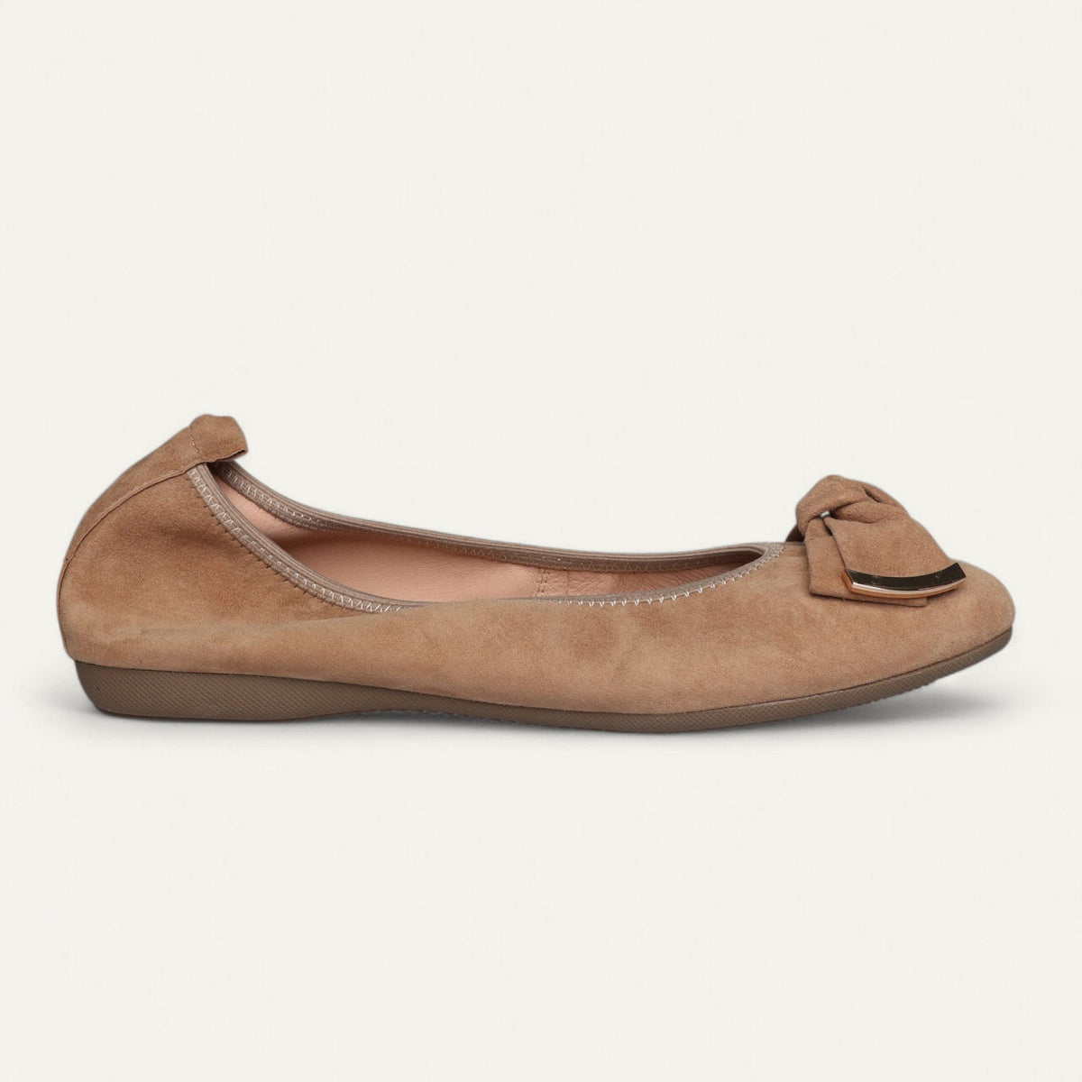 Ballerinas Taupe, Veloursleder, EU 37 – Seitenansicht mit Schuhspitze rechts