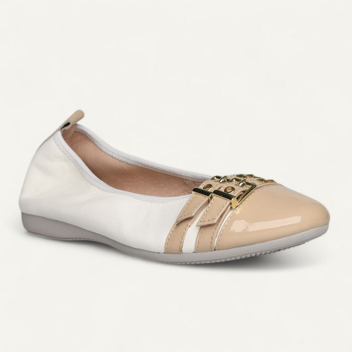 ballerines blanc / beige, cuir nappa / cuir verni, EU 36 – vue de trois quarts avant