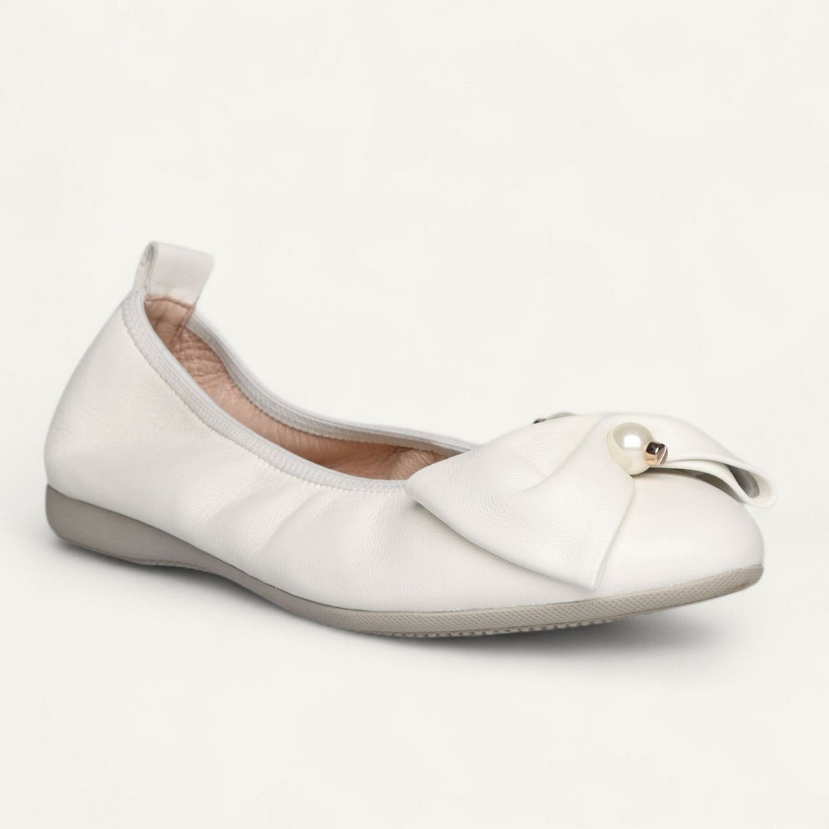 Ballerinas Weiß, Nappaleder, EU 35 – Schrägansicht von vorne