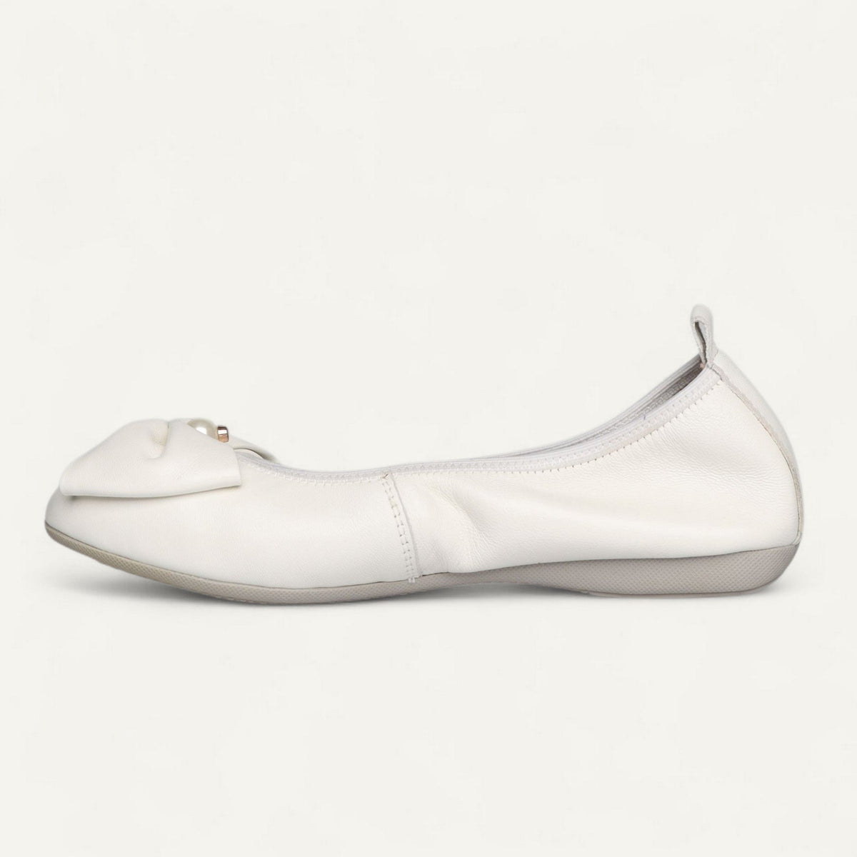 Ballerinas Weiß, Nappaleder, EU 35 – Seitenansicht mit Schuhspitze links