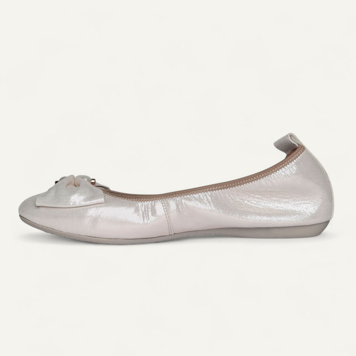 Ballerinas aus Nappaleder in Silber mit Perlendetail – Größe 41 – Seitenansicht rechts