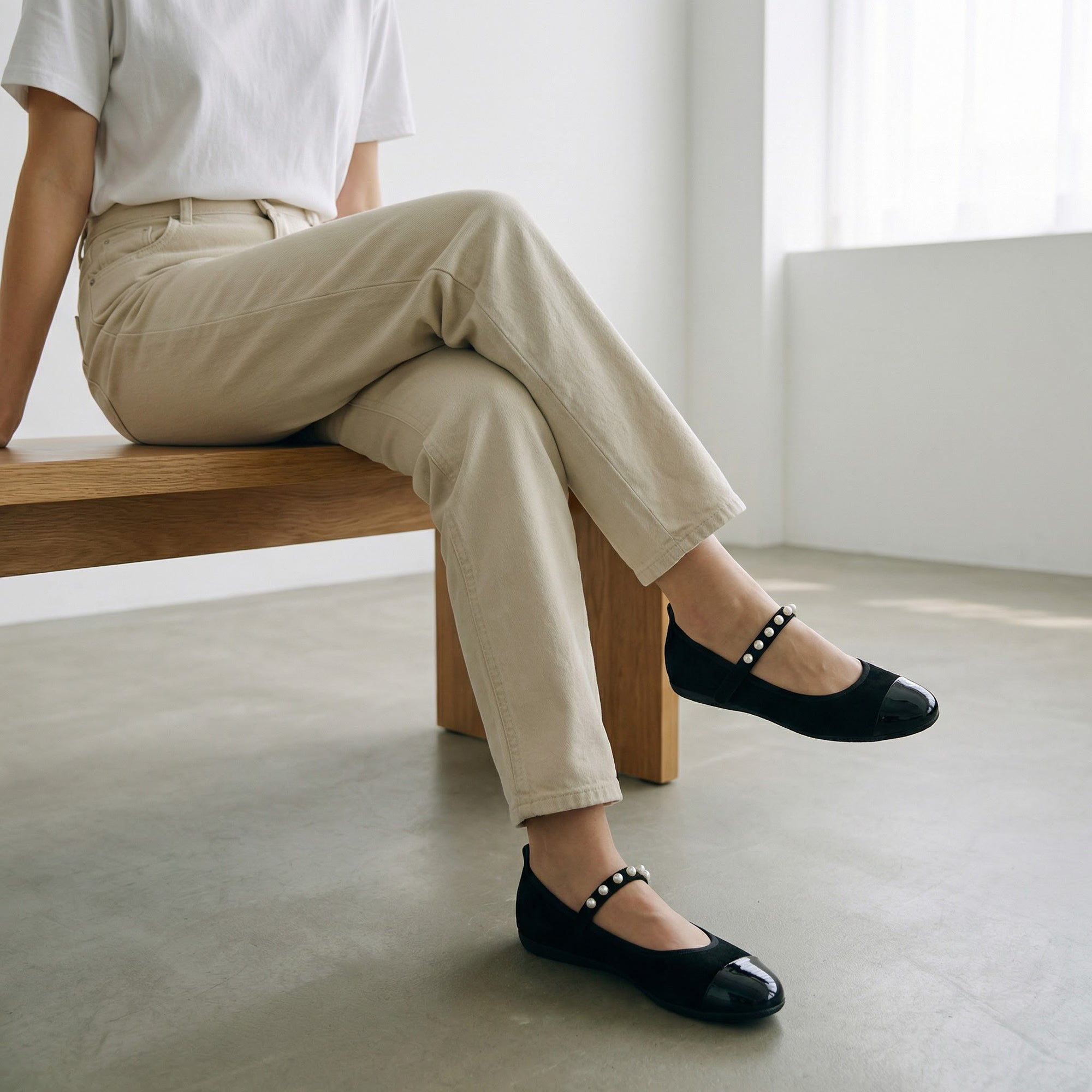 La Ballerina Teatro Mary Jane – Schwarze Veloursleder Ballerinas mit Perlmutt-Details 26-26S - La Ballerina